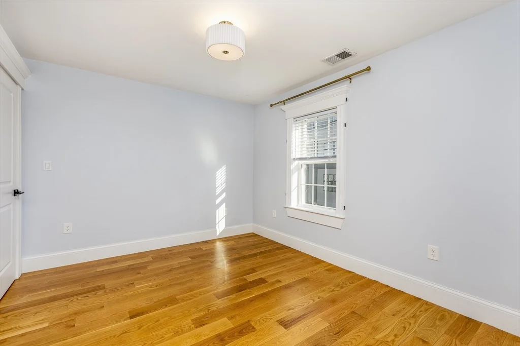3 bed, 2 bath apartment for rent at 12 S Mason St Unit 3, Salem — photo 15 of 32