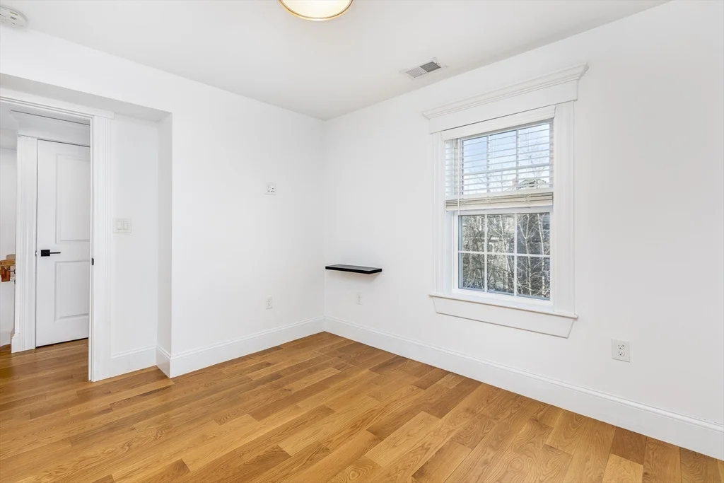 3 bed, 2 bath apartment for rent at 12 S Mason St Unit 3, Salem — photo 12 of 32