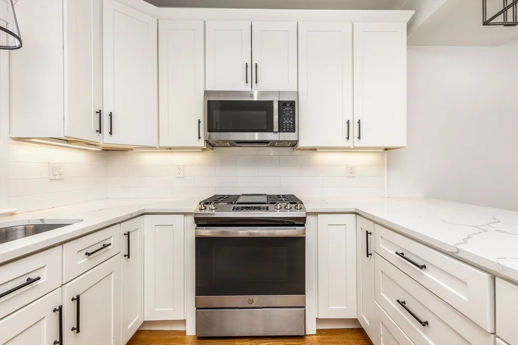 3 bed, 2 bath apartment for rent at 12 S Mason St Unit 3, Salem — photo 8 of 32