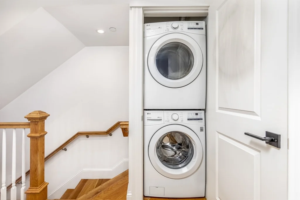 3 bed, 2 bath apartment for rent at 12 S Mason St Unit 3, Salem — photo 18 of 32