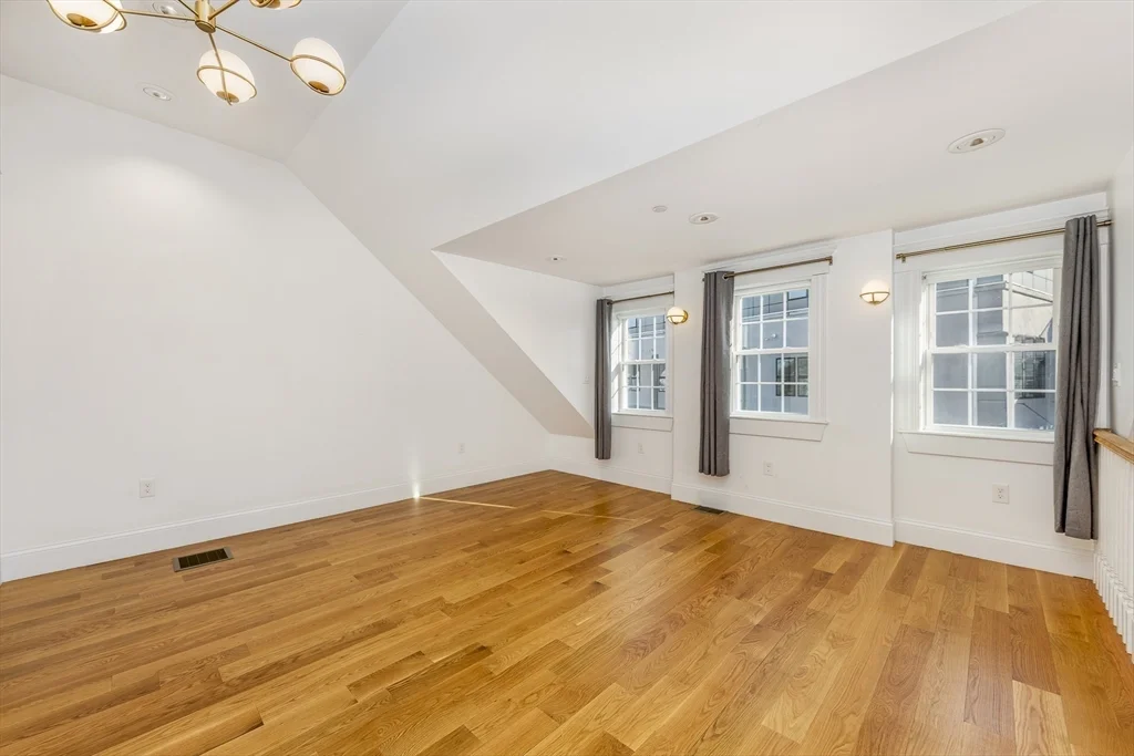3 bed, 2 bath apartment for rent at 12 S Mason St Unit 3, Salem — photo 23 of 32