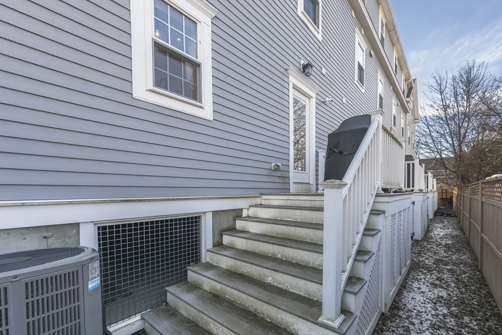 3 bed, 2 bath apartment for rent at 12 S Mason St Unit 3, Salem — photo 30 of 32