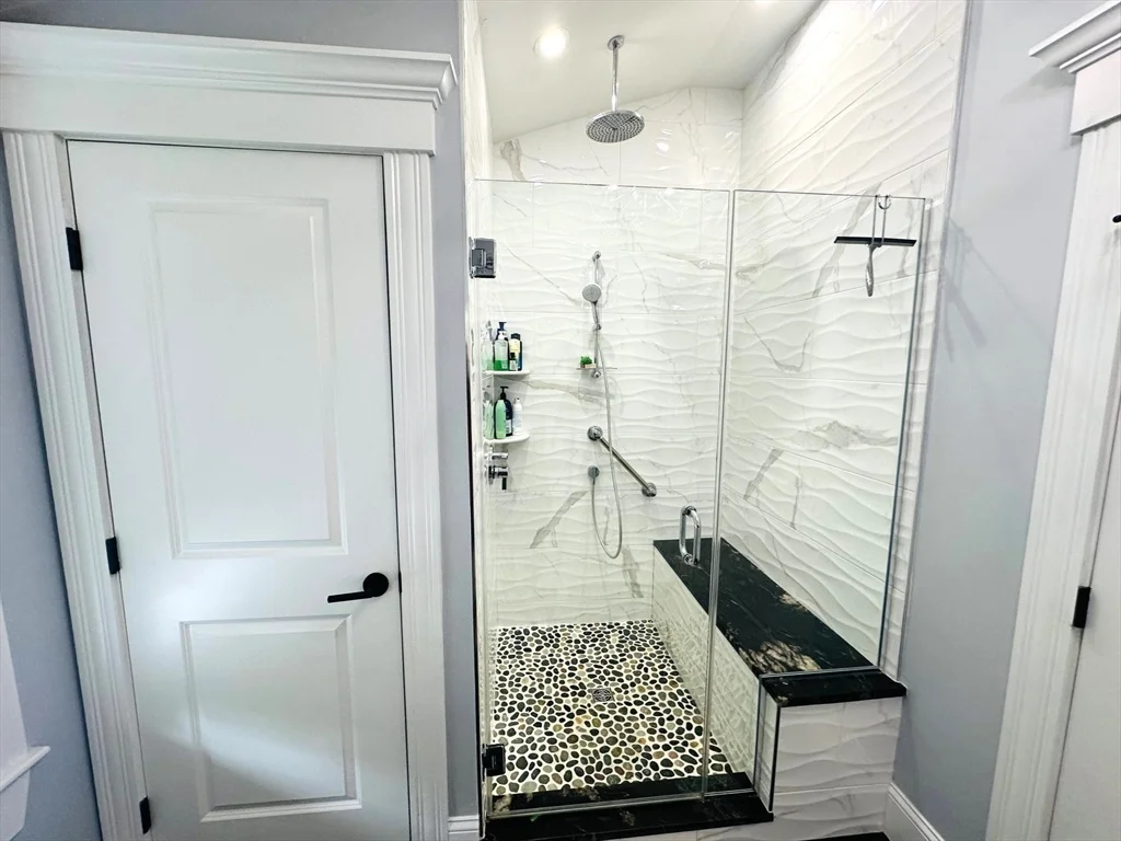 3 bed, 2 bath apartment for rent at 12 S Mason St Unit 5, Salem — photo 17 of 18
