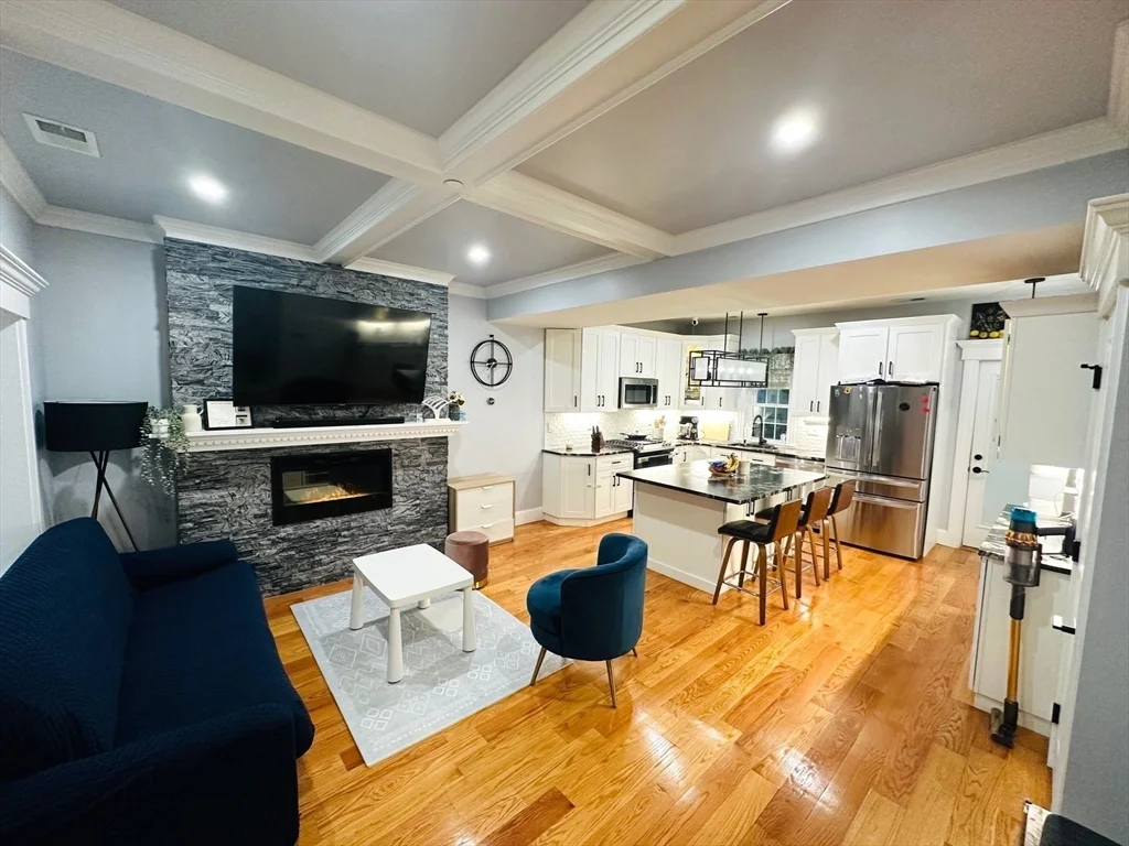 3 bed, 2 bath apartment for rent at 12 S Mason St Unit 5, Salem — photo 3 of 18