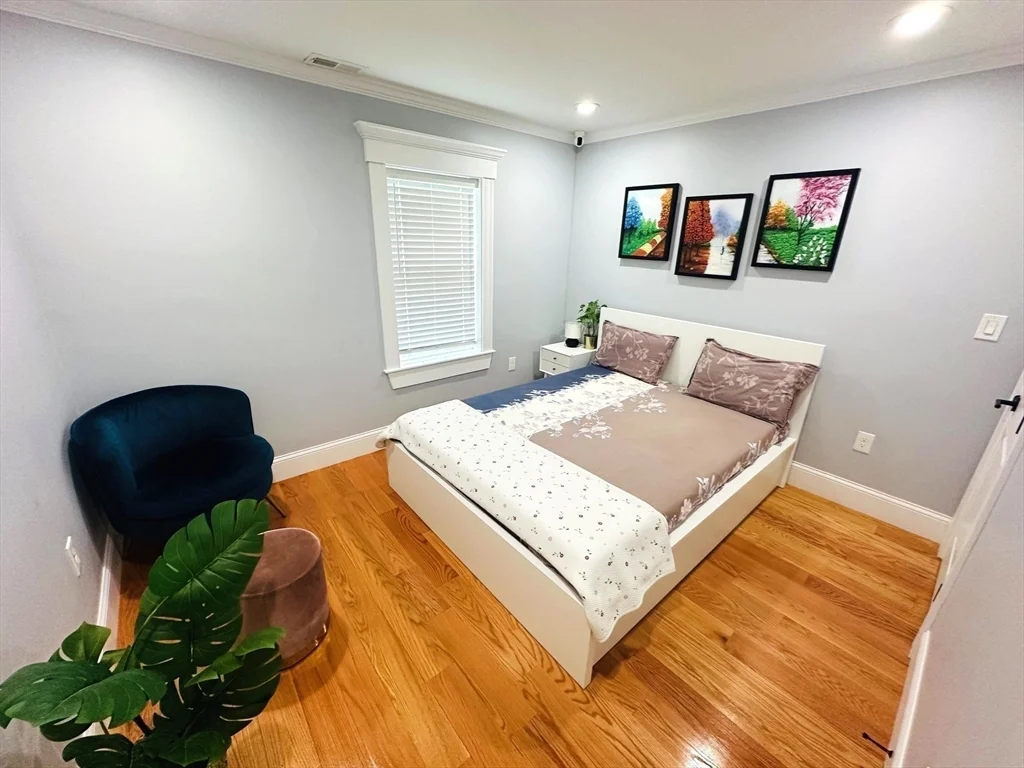 3 bed, 2 bath apartment for rent at 12 S Mason St Unit 5, Salem — photo 6 of 18