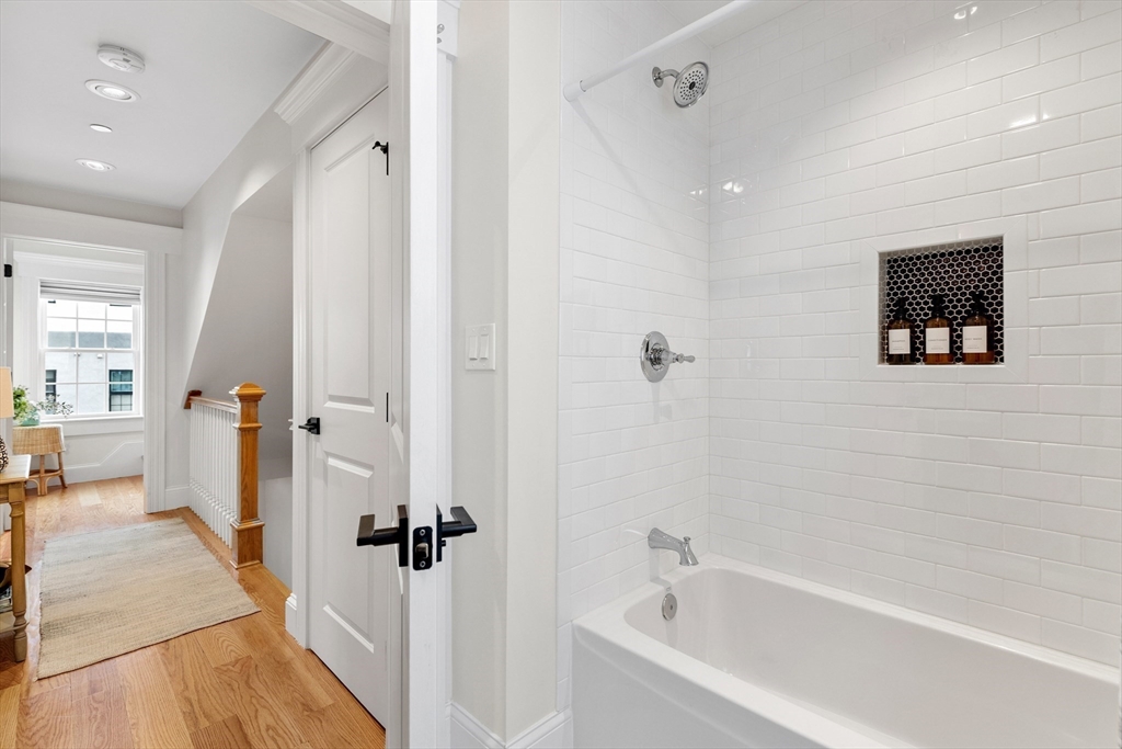 3 bed, 2 bath apartment for rent at 12 S Mason Unit 1, Salem — photo 16 of 31