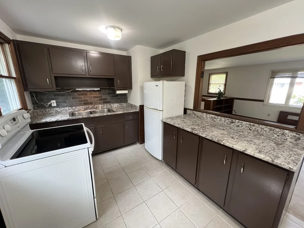 2 bed, 1 bath apartment for rent at 12 Saran Ave Unit 12, Bedford — photo 3 of 19
