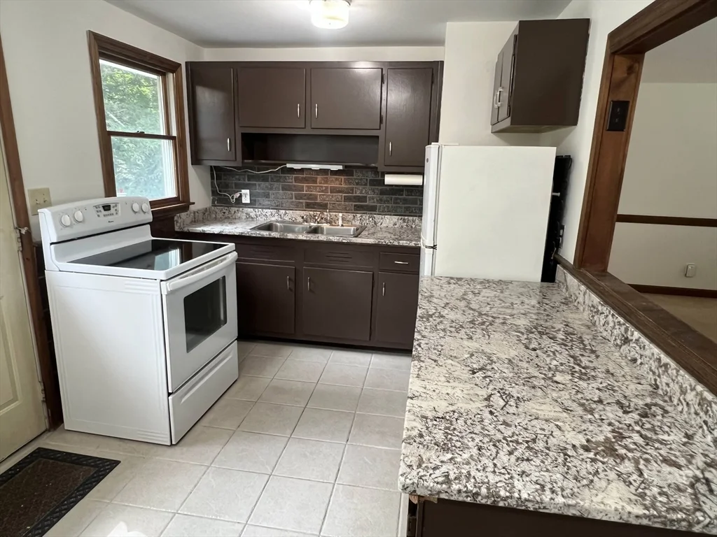 2 bed, 1 bath apartment for rent at 12 Saran Ave Unit 12, Bedford — photo 2 of 19