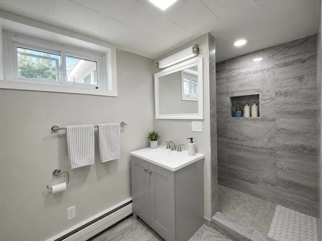 4 bed, 2 bath apartment for rent at 12 Seneca Rd, Woburn — photo 17 of 29