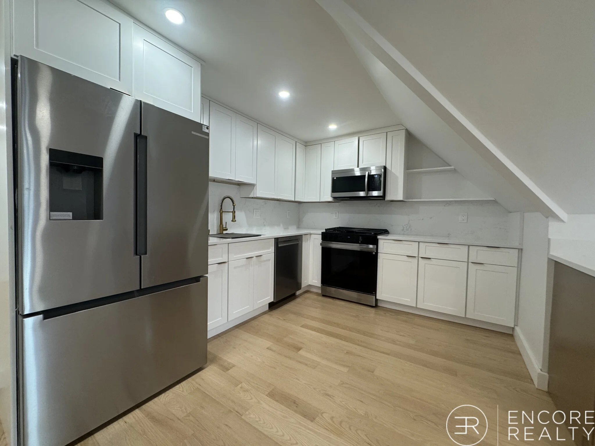 1 bed, 1 bath apartment for rent at 12 Sewall Ave Unit 3, Winthrop — photo 5 of 13