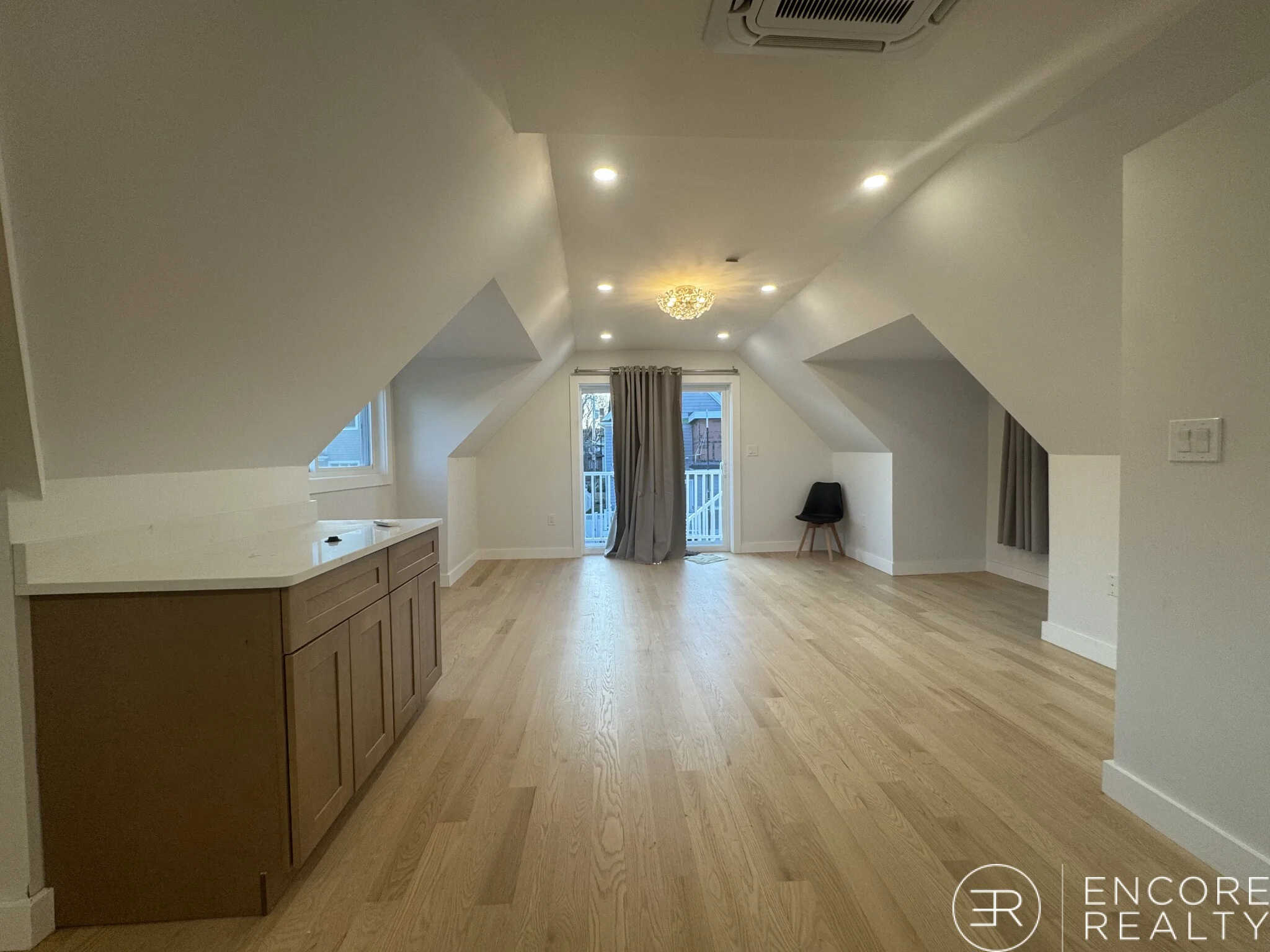 1 bed, 1 bath apartment for rent at 12 Sewall Ave Unit 3, Winthrop — photo 2 of 13