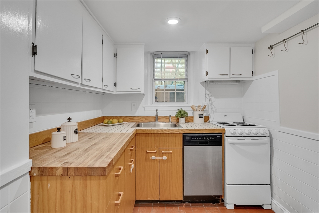 2 bed, 1 bath apartment for rent at 12 Shepard St Unit A, Harvard Square — photo 6 of 23