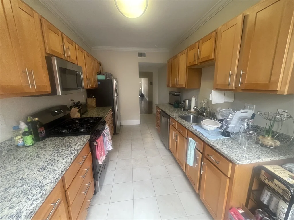 3 bed, 1 bath apartment for rent at 12 Short St Unit 5, Coolidge Corner — photo 6 of 15