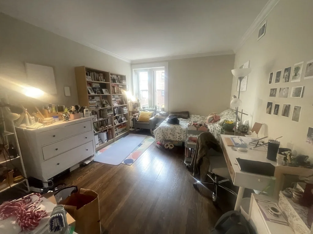 3 bed, 1 bath apartment for rent at 12 Short St Unit 5, Coolidge Corner