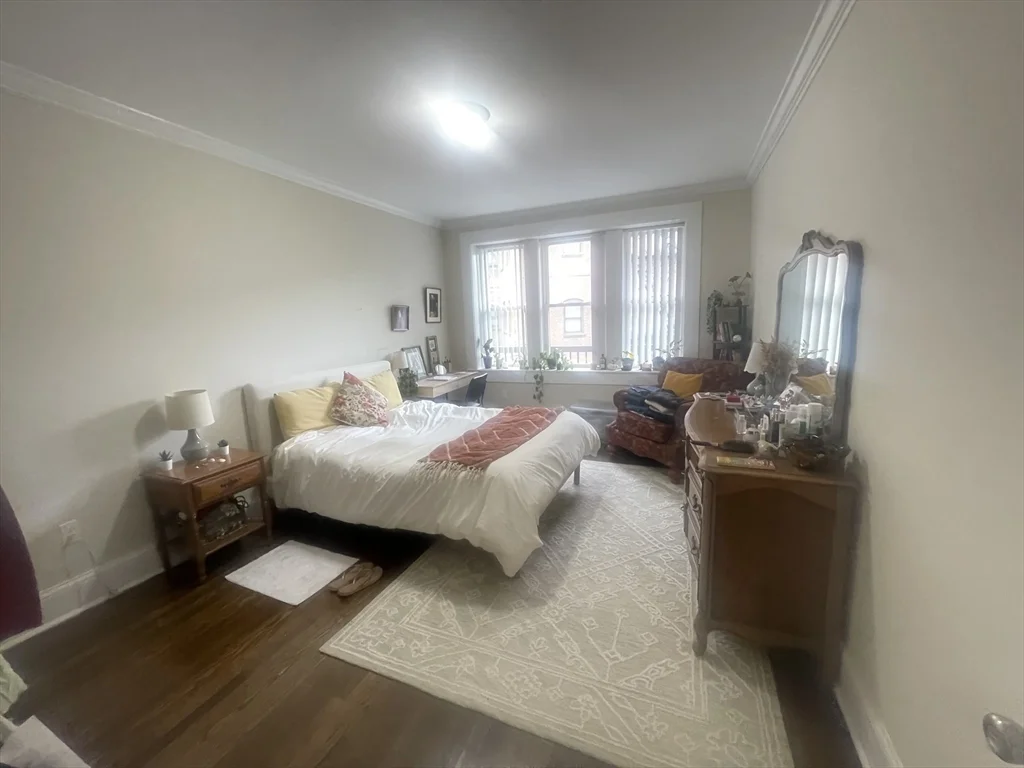 3 bed, 1 bath apartment for rent at 12 Short St Unit 6, Coolidge Corner — photo 3 of 15