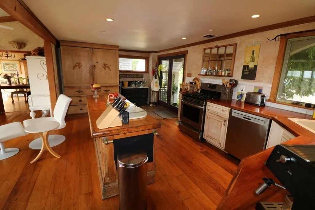 2 bed, 2 bath apartment for rent at 12 Squam Ln Unit 1, Gloucester — photo 2 of 23