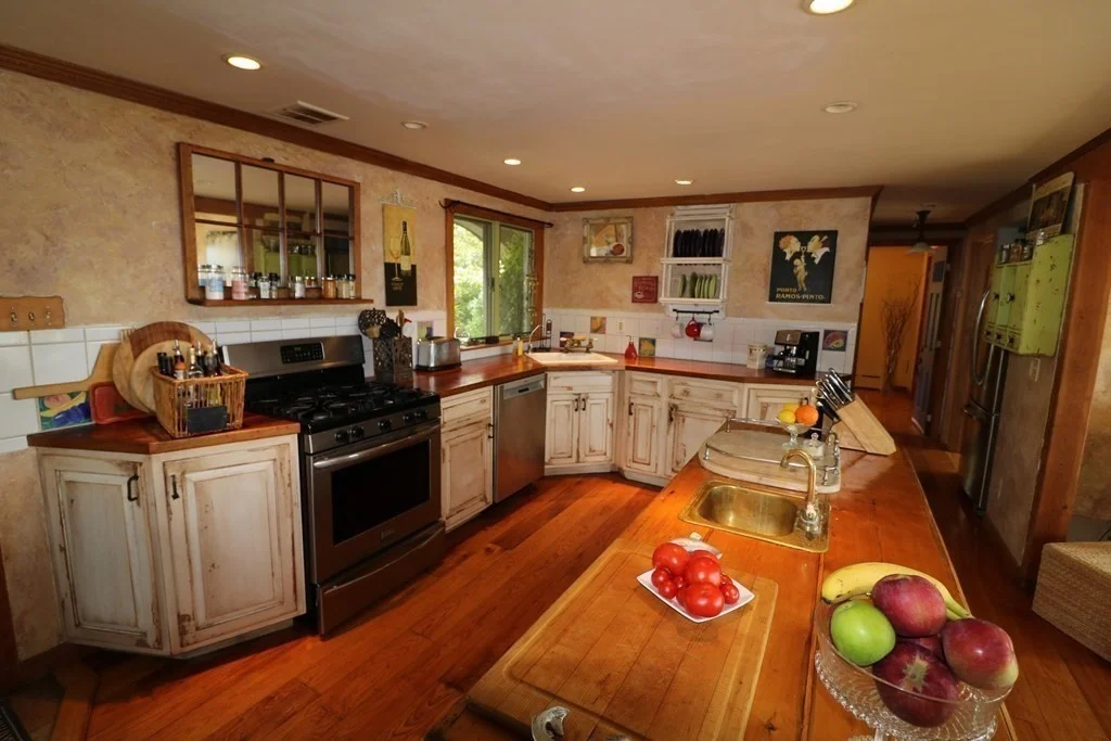 2 bed, 2 bath apartment for rent at 12 Squam Ln Unit 1, Gloucester — photo 3 of 23