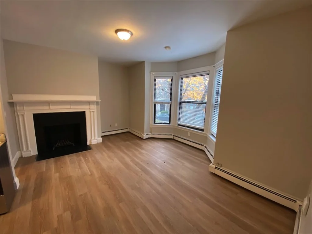 Studio bed, 1 bath apartment for rent at 12 Stearns Unit 1, Coolidge Corner — photo 3 of 4