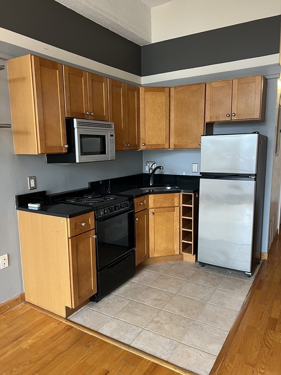 1 bed, 1 bath apartment for rent at 12 Stoneholm St Unit 402, Fenway — photo 2 of 12