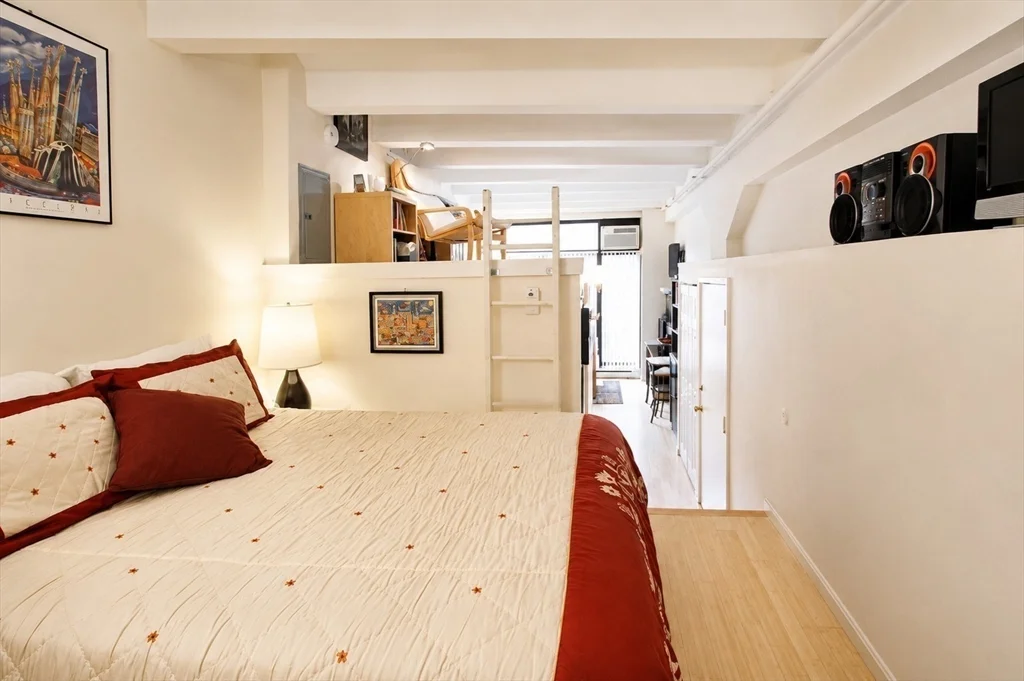1 bed, 1 bath apartment for rent at 12 Stoneholm St Unit 407, Fenway — photo 4 of 12