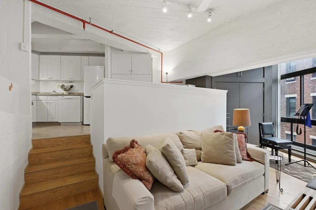 1 bed, 1 bath apartment for rent at 12 Stoneholm St Unit 425, Back Bay — photo 1 of 40