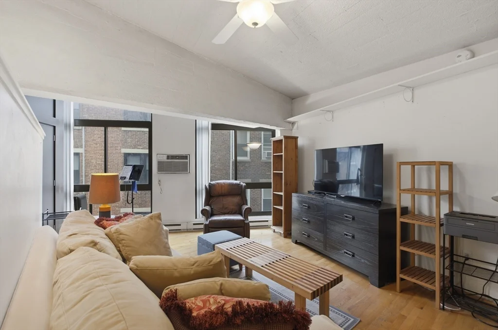 1 bed, 1 bath apartment for rent at 12 Stoneholm St Unit 425, Back Bay — photo 4 of 40