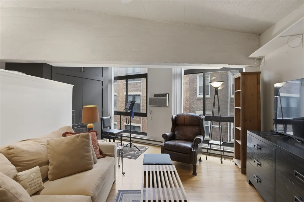 1 bed, 1 bath apartment for rent at 12 Stoneholm St Unit 425, Back Bay — photo 3 of 40
