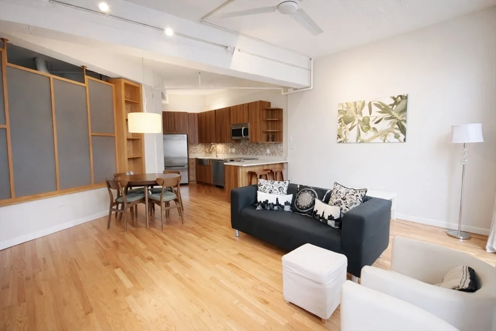 1 bed, 1 bath apartment for rent at 12 Stoneholm St Unit 525, Fenway — photo 2 of 9