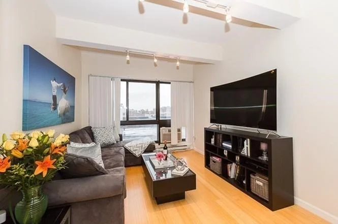 1 bed, 1 bath apartment for rent at 12 Stoneholm St Unit 603, Fenway — photo 3 of 17