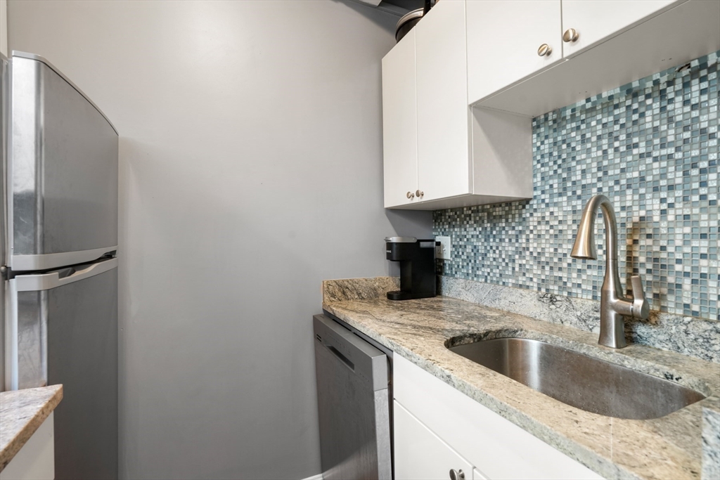 2 bed, 1 bath apartment for rent at 12 Stoneholm St Unit 621, Fenway — photo 6 of 18
