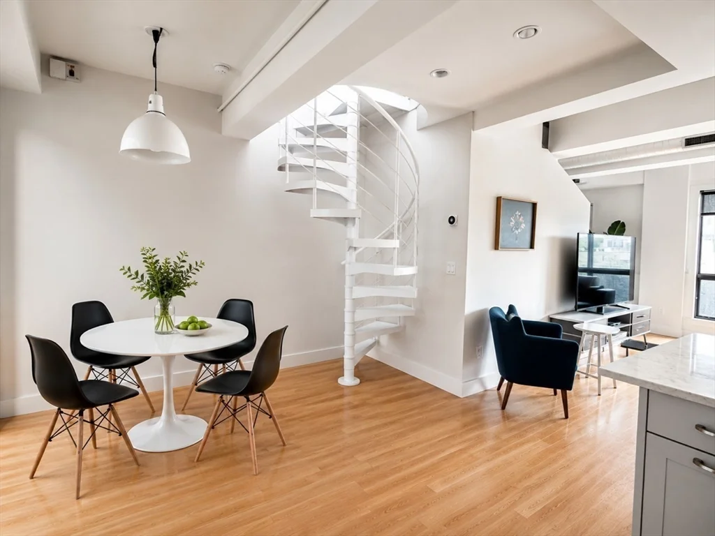 4 bed, 2 bath apartment for rent at 12 Stoneholm St Unit 623, Fenway — photo 3 of 17