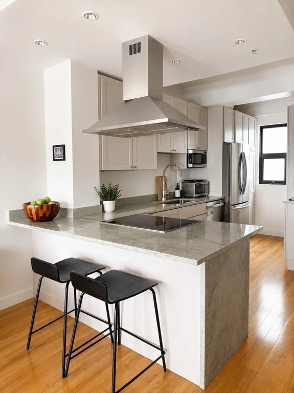 4 bed, 2 bath apartment for rent at 12 Stoneholm St Unit 623, Fenway — photo 4 of 17