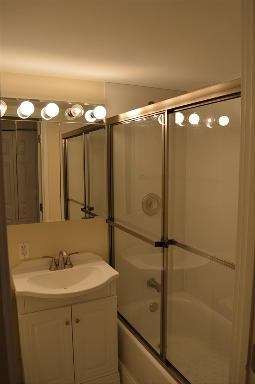 2 bed, 1 bath apartment for rent at 12 Stoneholm Unit 401, Fenway — photo 6 of 20