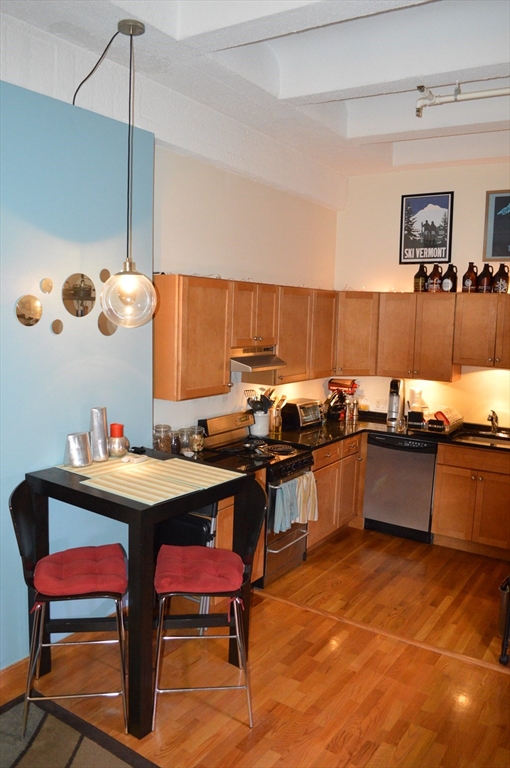 2 bed, 1 bath apartment for rent at 12 Stoneholm Unit 401, Fenway — photo 4 of 20