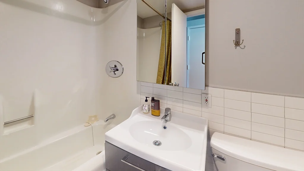 1 bed, 1 bath apartment for rent at 12 Stoneholm Unit 511, Fenway — photo 4 of 5