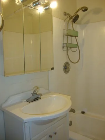 1 bed, 1 bath apartment for rent at 12 Stoneholm Unit 519, Fenway — photo 6 of 9