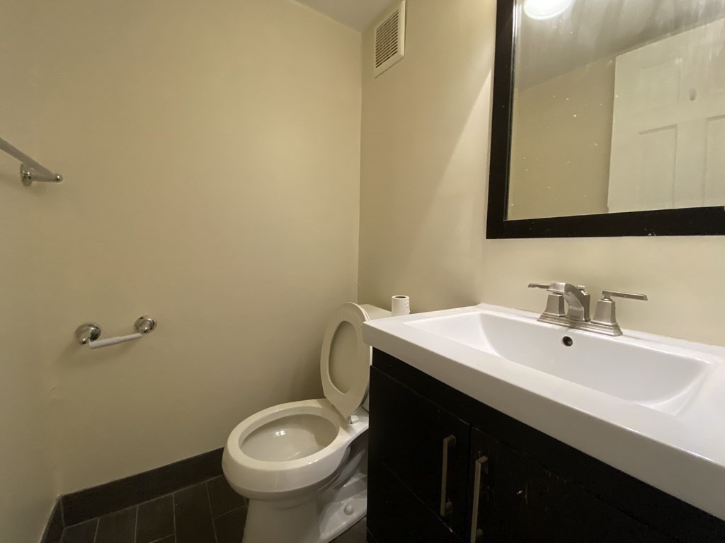 3 bed, 1 bath apartment for rent at 12 Stoneholm Unit 614, Back Bay — photo 14 of 17