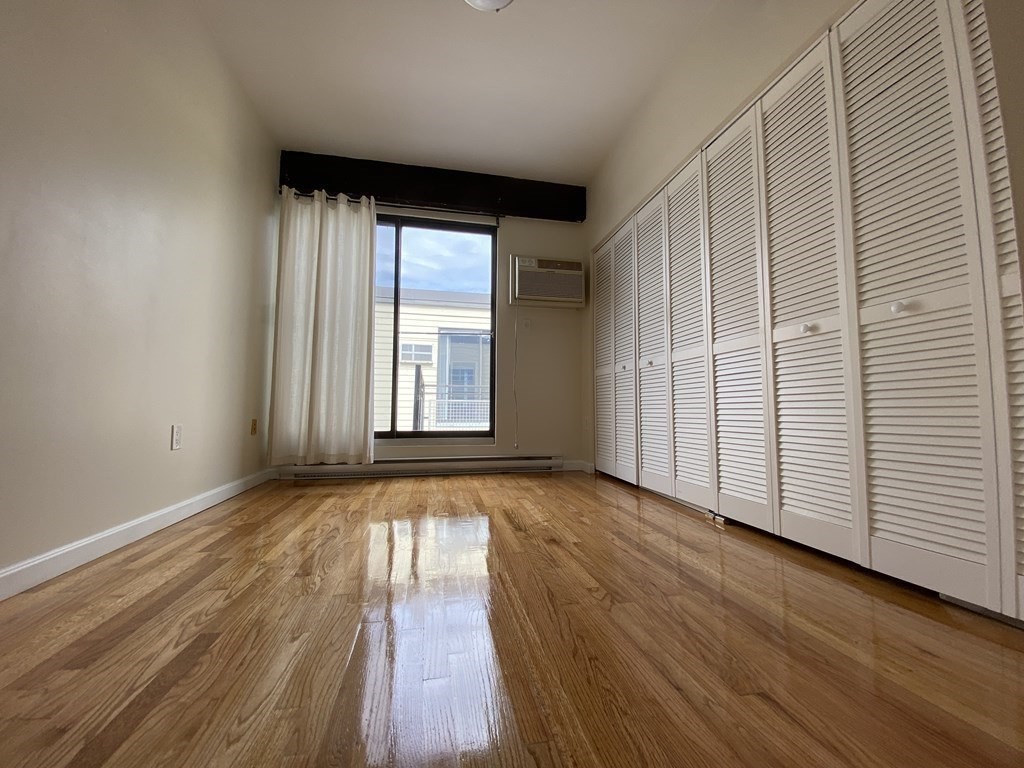 3 bed, 1 bath apartment for rent at 12 Stoneholm Unit 614, Back Bay — photo 9 of 17