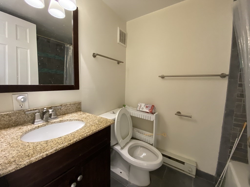 3 bed, 1 bath apartment for rent at 12 Stoneholm Unit 614, Back Bay — photo 13 of 17