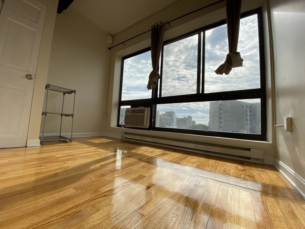 3 bed, 1 bath apartment for rent at 12 Stoneholm Unit 614, Back Bay — photo 11 of 17