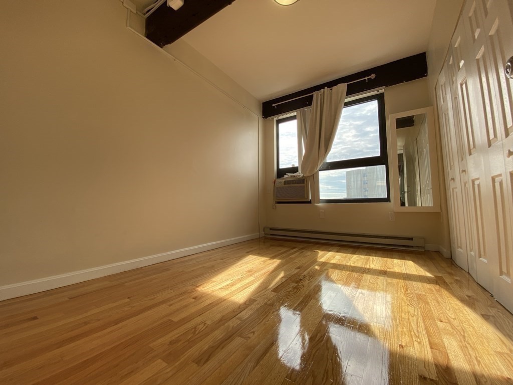 3 bed, 1 bath apartment for rent at 12 Stoneholm Unit 614, Back Bay — photo 6 of 17