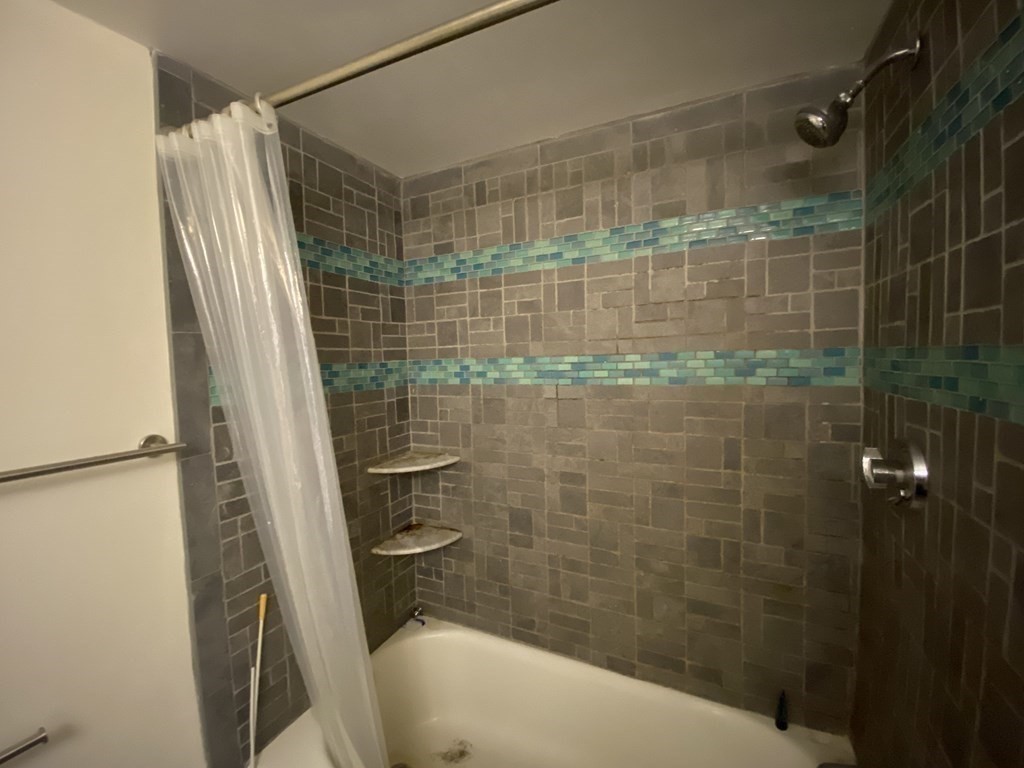 3 bed, 1 bath apartment for rent at 12 Stoneholm Unit 614, Back Bay — photo 12 of 17