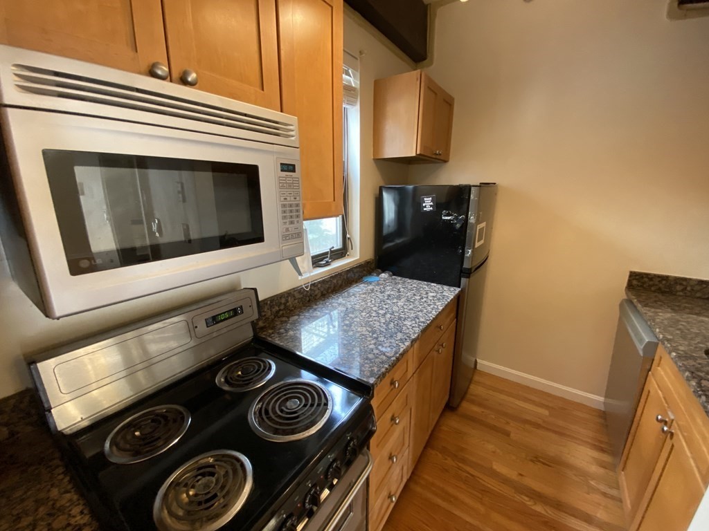 3 bed, 1 bath apartment for rent at 12 Stoneholm Unit 614, Back Bay — photo 5 of 17