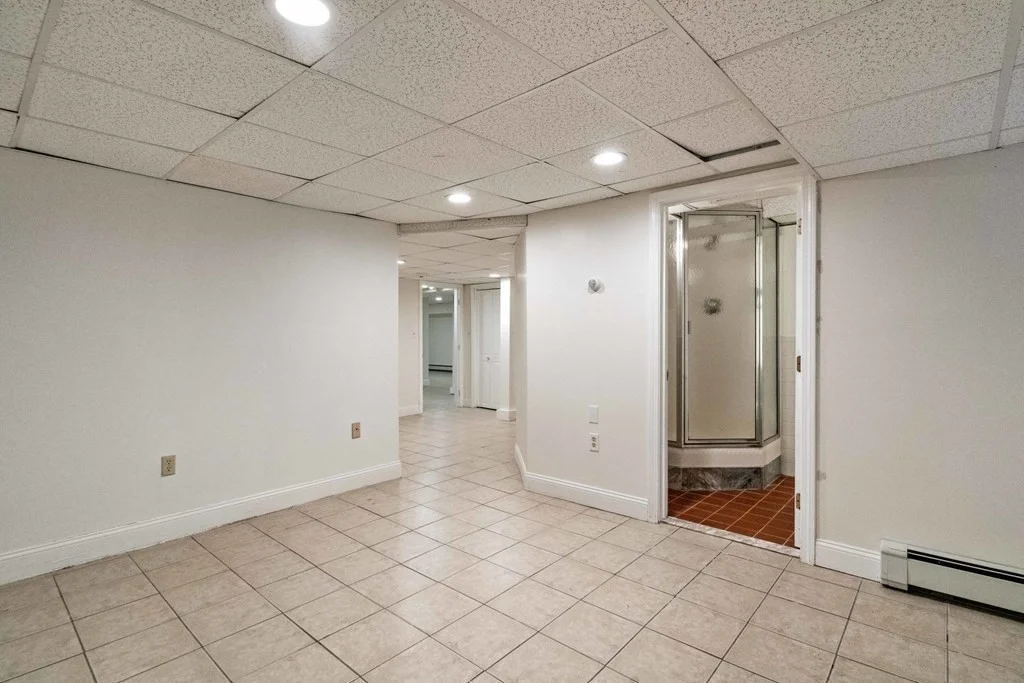 6 bed, 4+ bath apartment for rent at 12 Summit Rd, Lexington — photo 33 of 41
