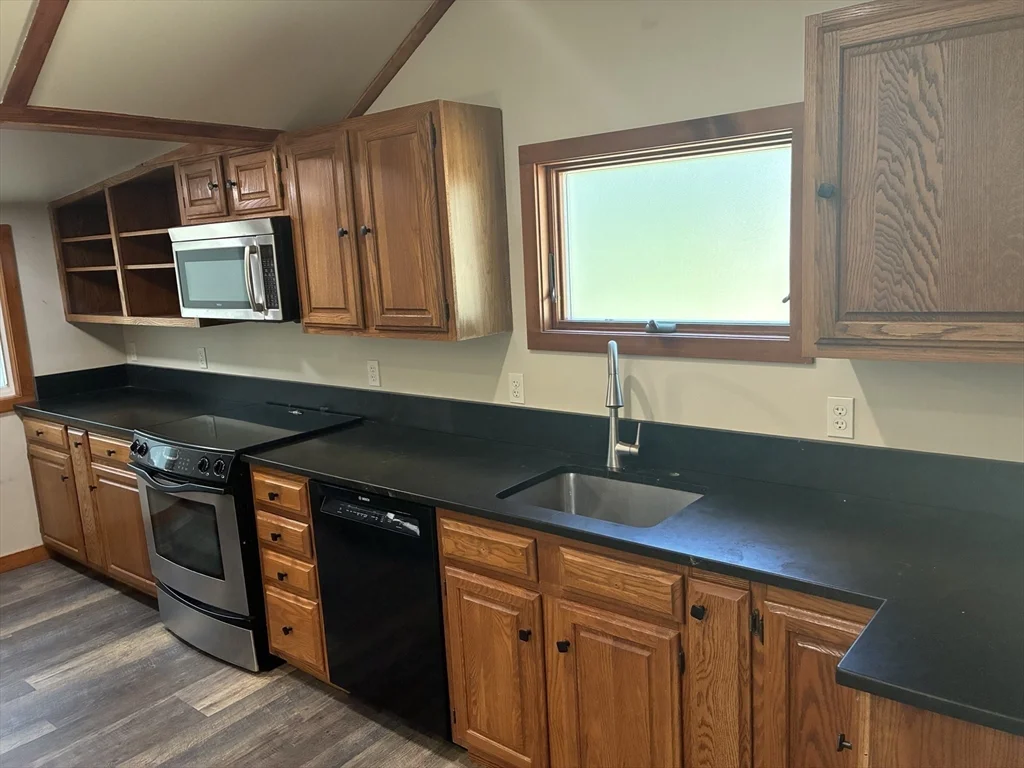 2 bed, 1 bath apartment for rent at 12 Summit Rd Unit n/a, Plymouth — photo 2 of 6