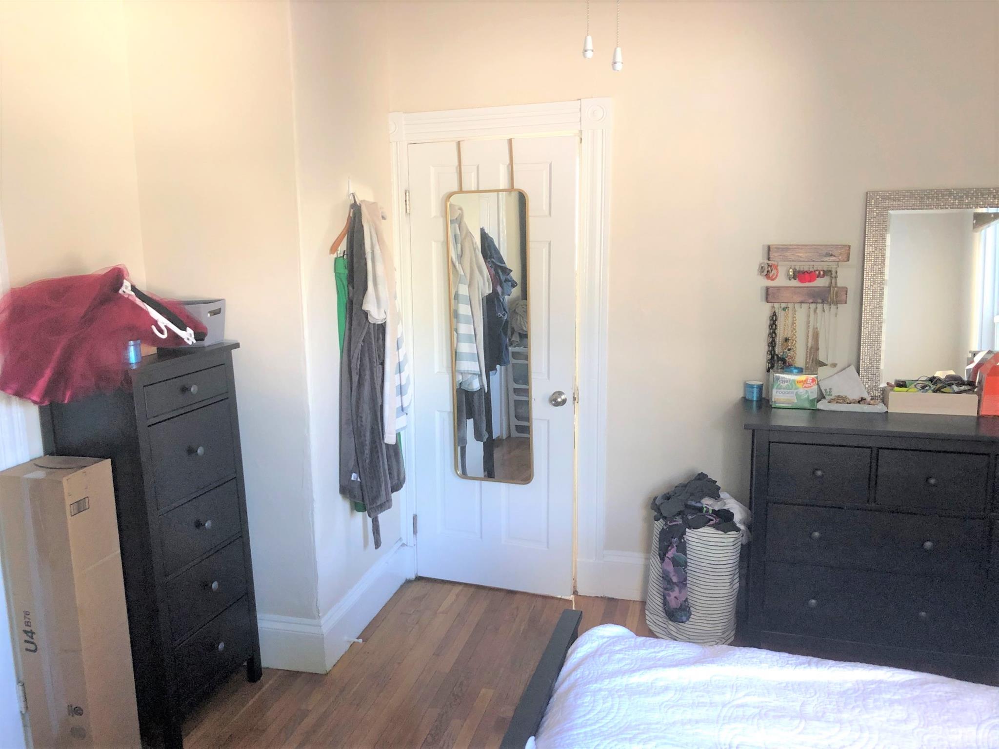2.5 bed, 1 bath apartment for rent at 12 Sumner Ave Unit 12, Medford — photo 8 of 16