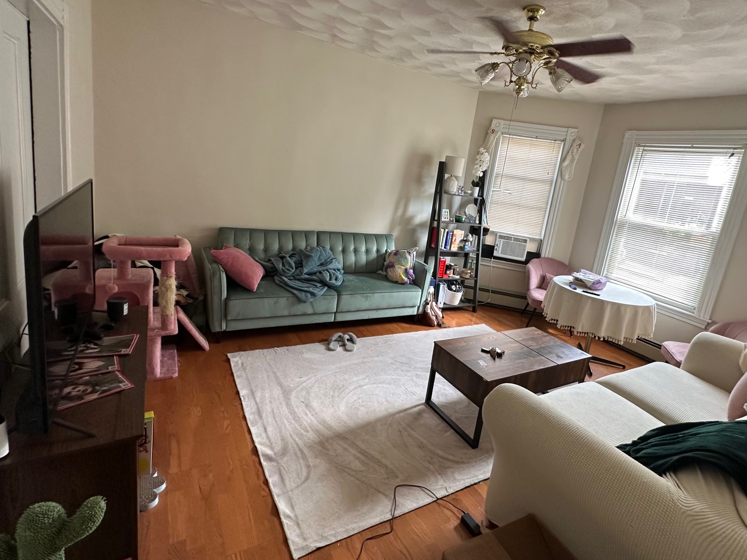2.5 bed, 1 bath apartment for rent at 12 Sumner Ave Unit 12, Medford — photo 3 of 16