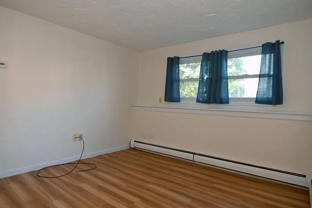 1 bed, 1 bath apartment for rent at 12 Sunnyside Ave Unit 1, Rutland — photo 2 of 16