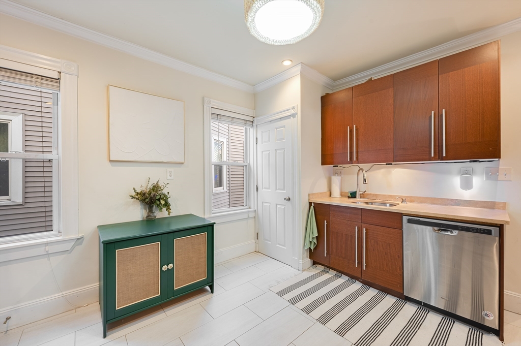 4 bed, 2 bath apartment for rent at 12 Taft St Unit 2, Dorchester — photo 5 of 17