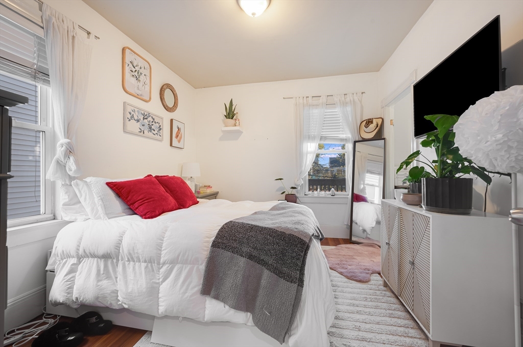 4 bed, 2 bath apartment for rent at 12 Taft St Unit 2, Dorchester — photo 10 of 17